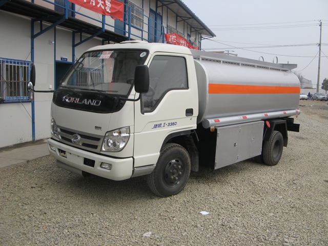 山西福田領(lǐng)航5噸油罐車(chē)